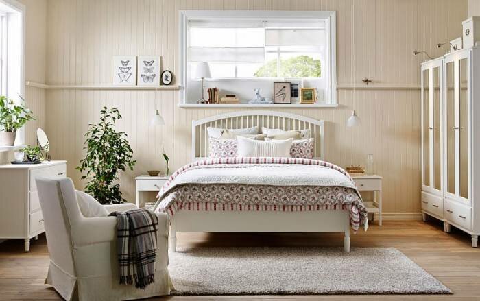 Фон создает настроение для уютного спокойного IKEA спальне
